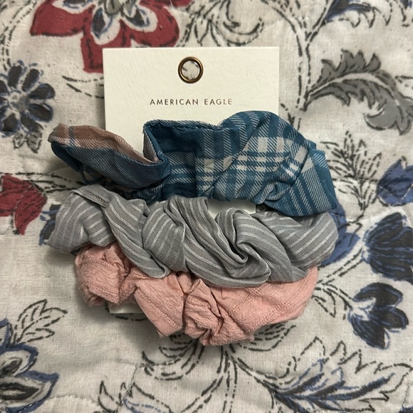 NWT American Eagle Scrunchies - Picture 1 of 2